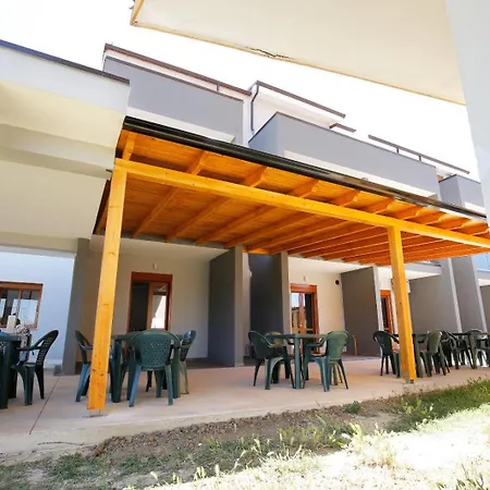 Ξενοδοχείο με διαμερίσματα Hotelgodini Golem (Tirana)