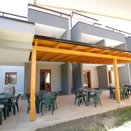 Hotelgodini Ξενοδοχείο με διαμερίσματα Golem (Tirana)