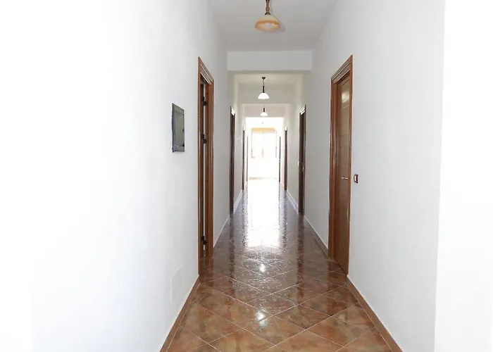 Ξενοδοχείο με διαμερίσματα Hotelgodini Golem (Tirana)