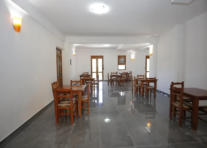Ξενοδοχείο με διαμερίσματα Hotelgodini 3*
