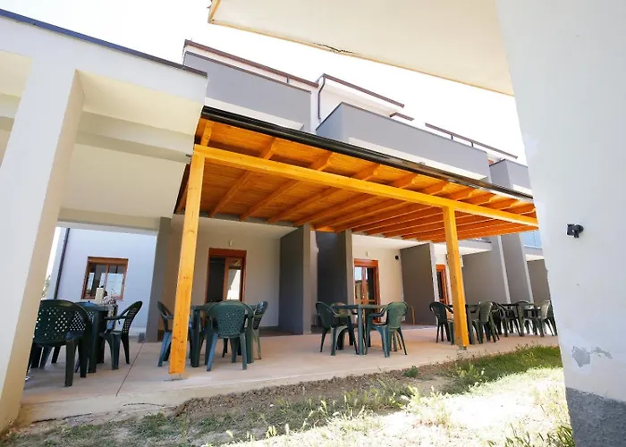 Ξενοδοχείο με διαμερίσματα Hotelgodini Golem (Tirana)