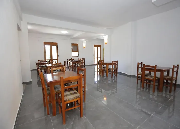 Ξενοδοχείο με διαμερίσματα Hotelgodini 3*