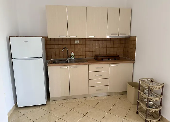 Hotelgodini Ξενοδοχείο με διαμερίσματα Golem (Tirana)